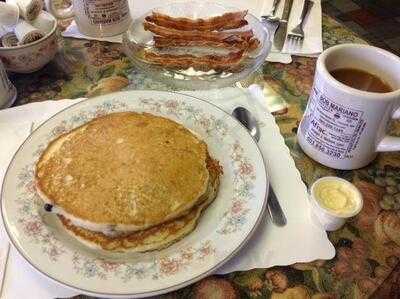 Julien's Corner Kitchen