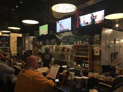 Quinn's Neighbourhood Pub And Eatery