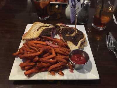 Quinn's Neighbourhood Pub And Eatery