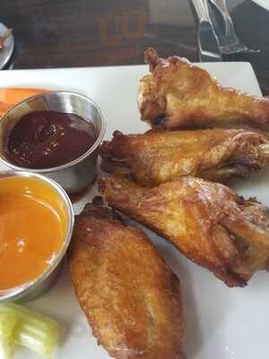 Quinn's Neighbourhood Pub And Eatery