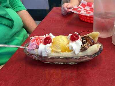 Paw Paw's Sweet Shop And Cafe