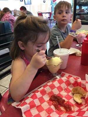 Paw Paw's Sweet Shop And Cafe