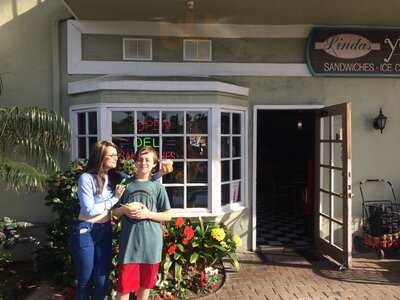 Linda's Frozen Yogurt