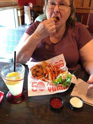 Red Robin Gourmet Burgers