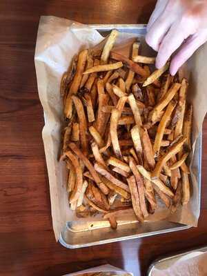 Mooyah Burgers, Fries & Shakes