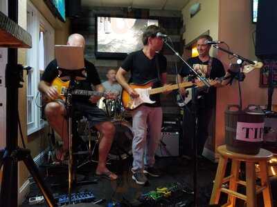 Tony's Sports Bar And Grill