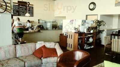 Brown Cup Cafe & Lounge