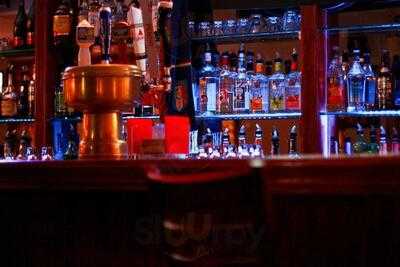 Tony's Huntington Inn