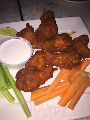 Tony's Huntington Inn