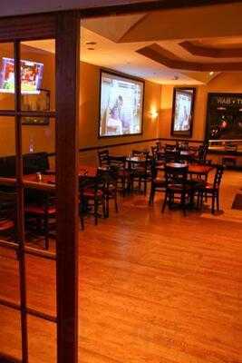 Tony's Huntington Inn