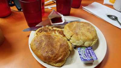 La Reynera Bakery & Restaurant