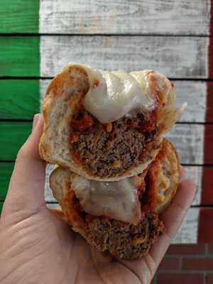 Mama T Parenti's Delicatessen