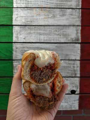 Mama T Parenti's Delicatessen