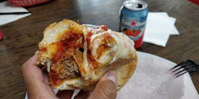 Mama T Parenti's Delicatessen