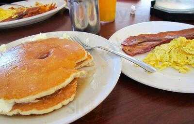 Al's Cafe In The Village