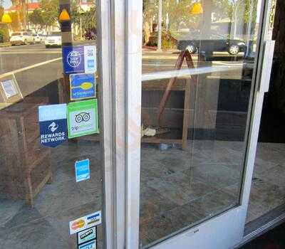 Al's Cafe In The Village