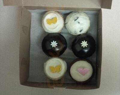 Buttercream Cupcakes & Coffee