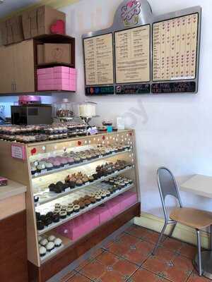 Buttercream Cupcakes & Coffee