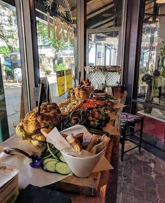 Nosh Cafe And Restaurant