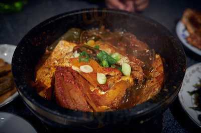 Sami's Bar And Grill