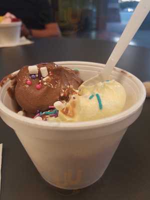 Twisty's Yogurt And Smoothies