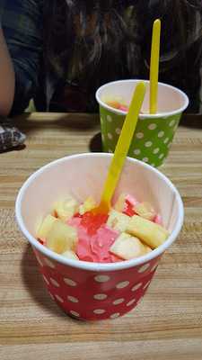 Yoberry Frozen Yogurt