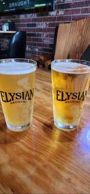 South Turn Lounge & Restaurant