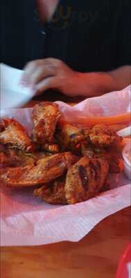 South Turn Lounge & Restaurant