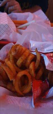 South Turn Lounge & Restaurant