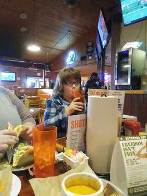 Hooters