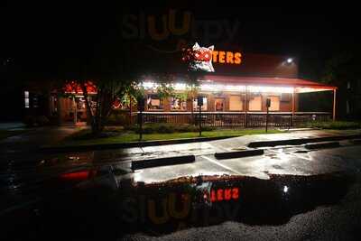 Hooters