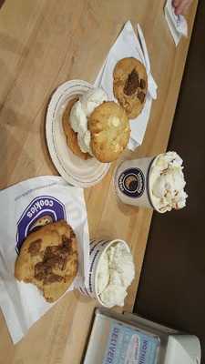Insomnia Cookies