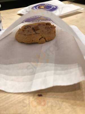 Insomnia Cookies