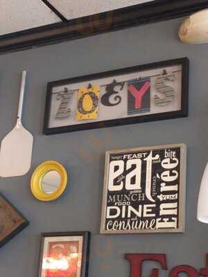 Zoey's Pizza & Calzones