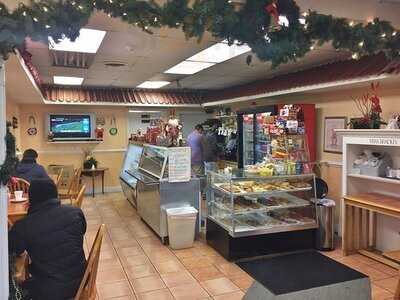 Mi'casita Restaurant & Bakery