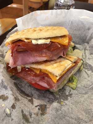 Chipa Cafe & Restaurant