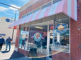 Mackenzie's Ice Cream And Cafe