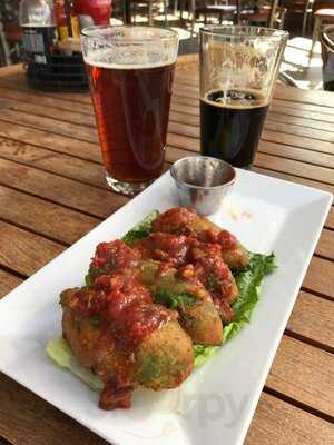 Merchants Pub & Plate