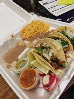 Los Compadres Taqueria