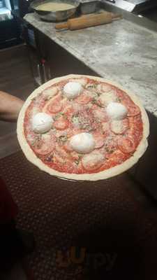 Gino's Pizza & Grill