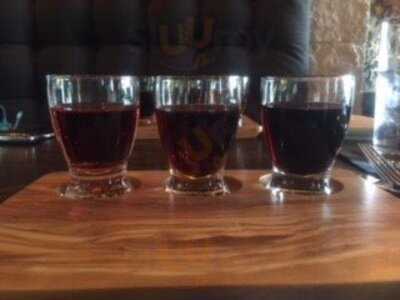 Flying Vine Wine Bar And Bistro