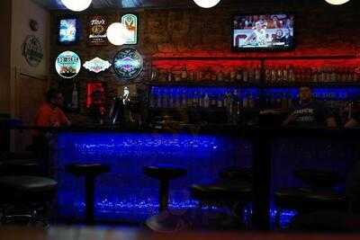 Quinton's Bar & Deli