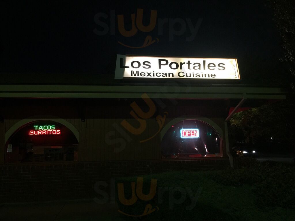Los Portales