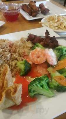 Triyyaki Noodle And Sushi Buffet