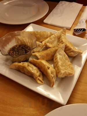 Triyyaki Noodle And Sushi Buffet