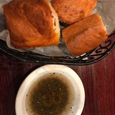 Moni's Pasta And Pizza