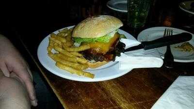 4 Daughters Irish Pub