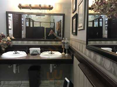 Jakes Old City Grill