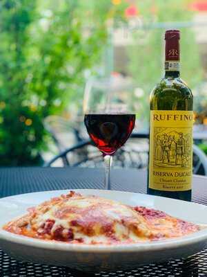 Victoria's Ristorante & Wine Bar