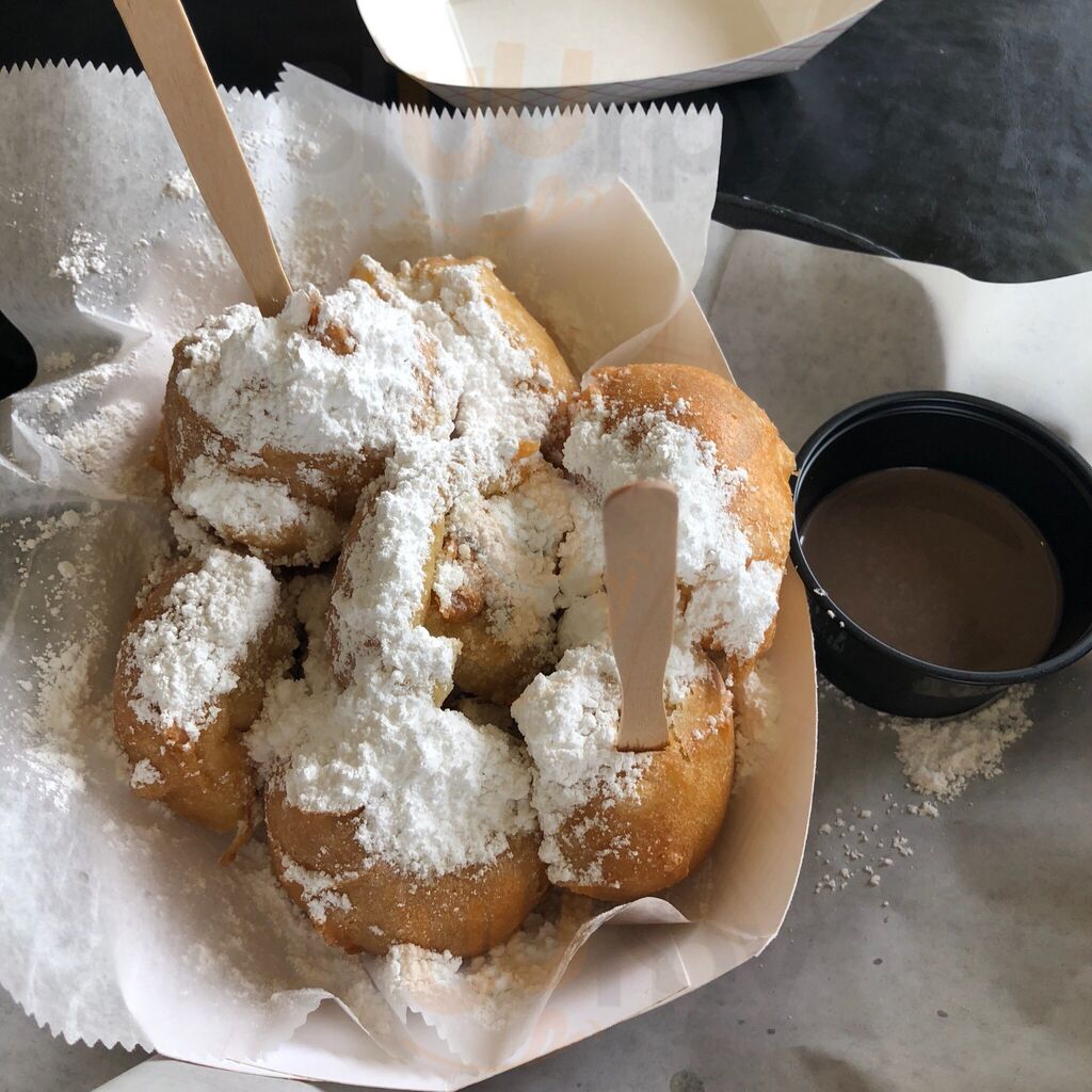 Lola's Seafood Eatery